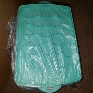 NWT Cake Taker Tupperware brand new